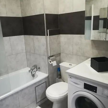Charming Little With Bedroom Апартаменты
