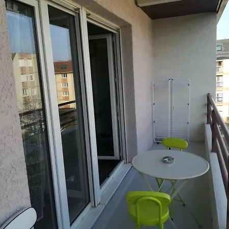 Апартаменты Charming Little With Bedroom Страсбург